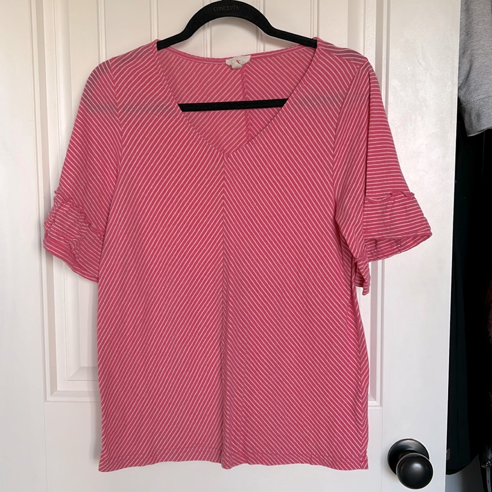 Bibi brand V neck top with ruffle trim sleeves size small